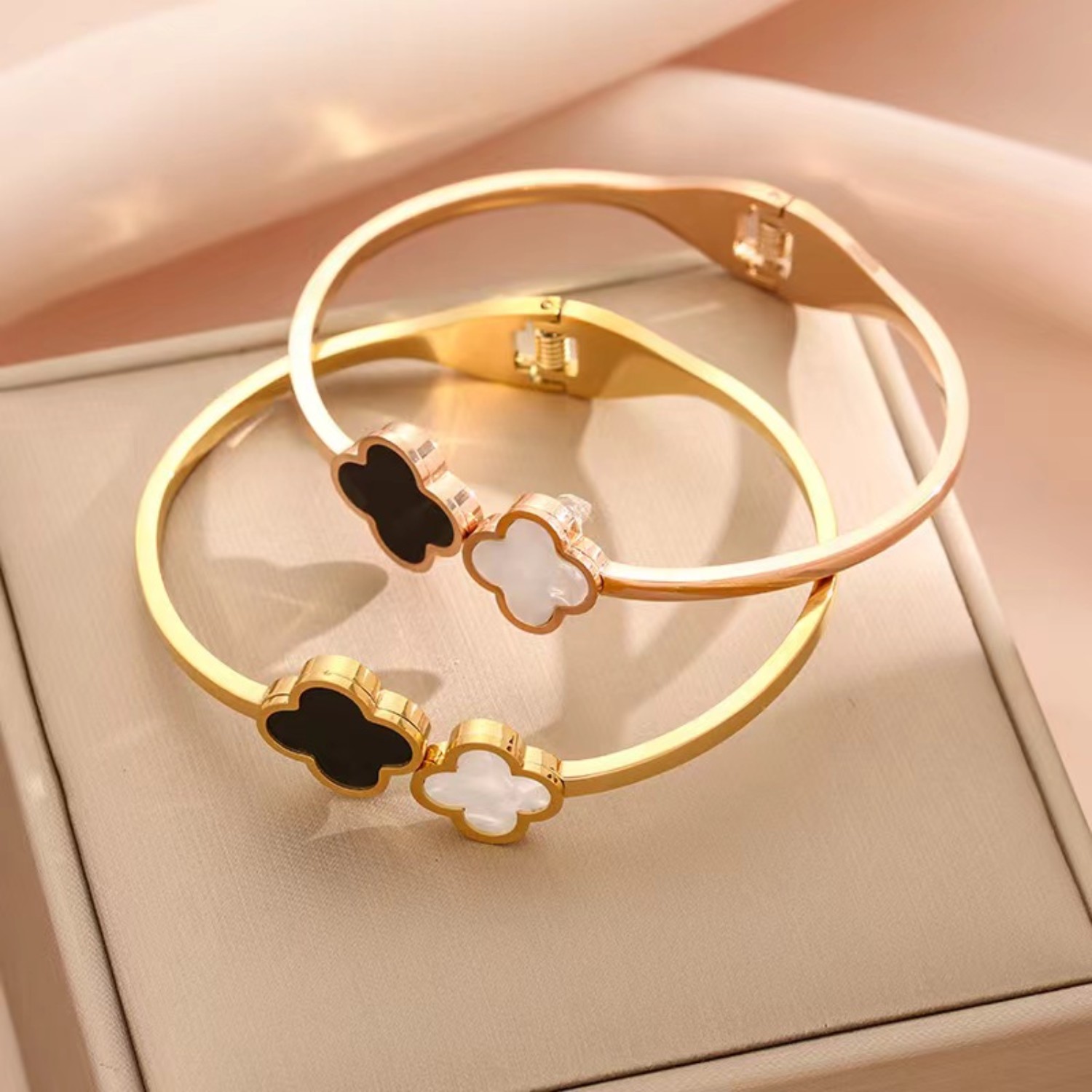 Clover bracelet