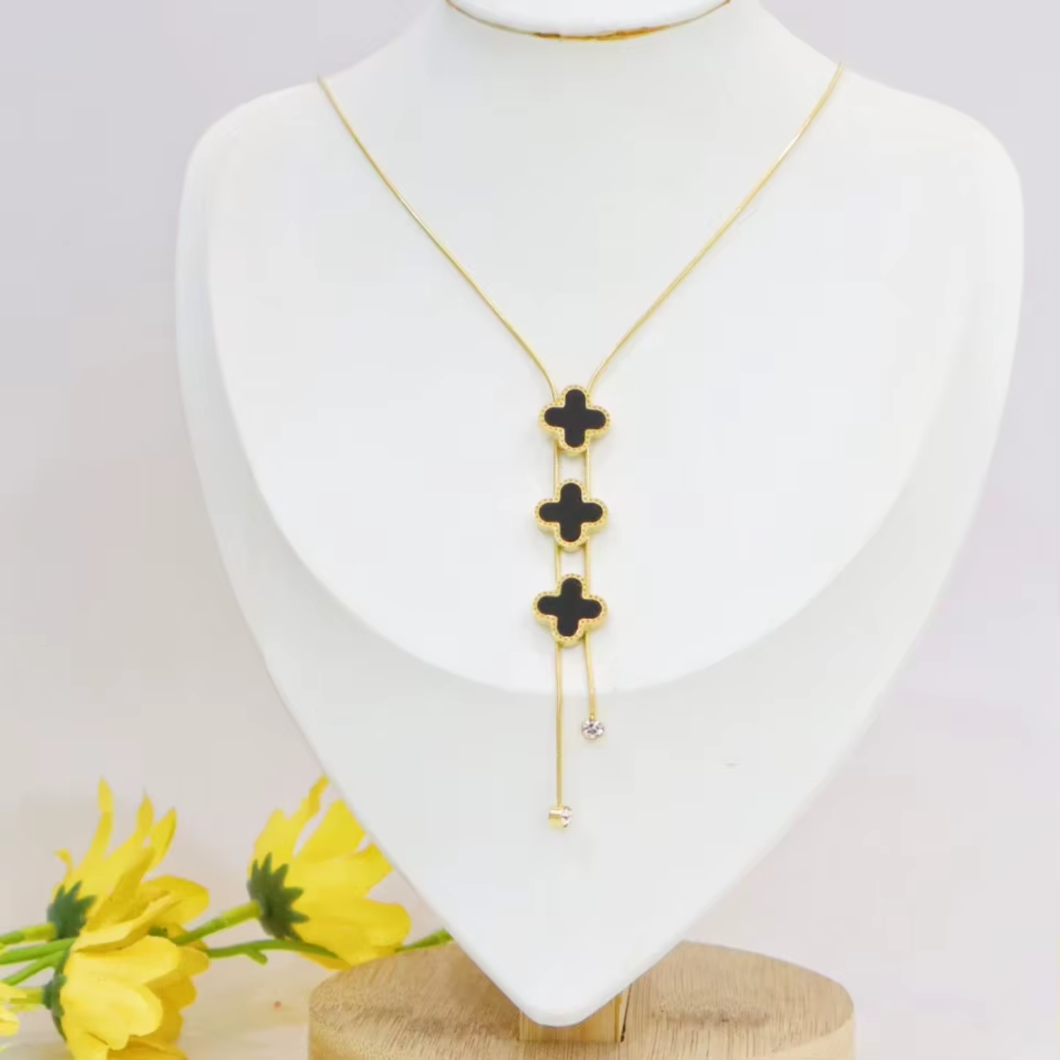Clover metal necklace