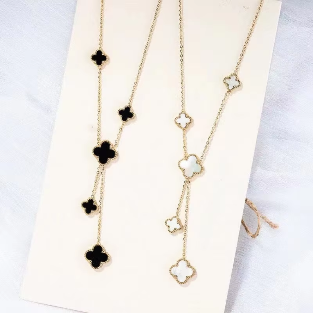 Collana in metallo con trifoglio