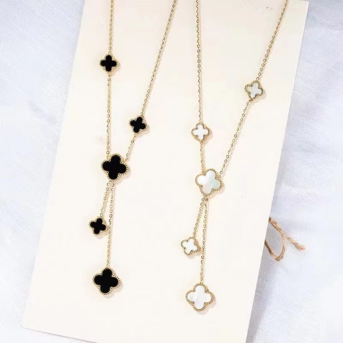 Collana in metallo con trifoglio