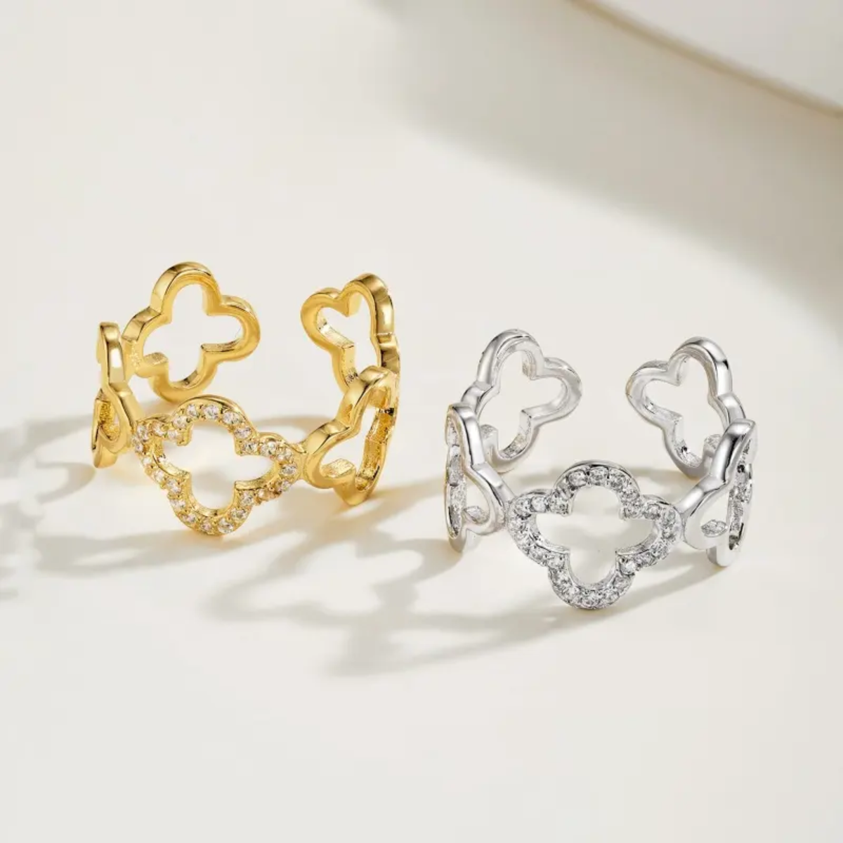 Anello con diamanti a forma di trifoglio