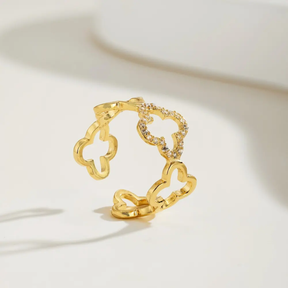 Anello con diamanti a forma di trifoglio