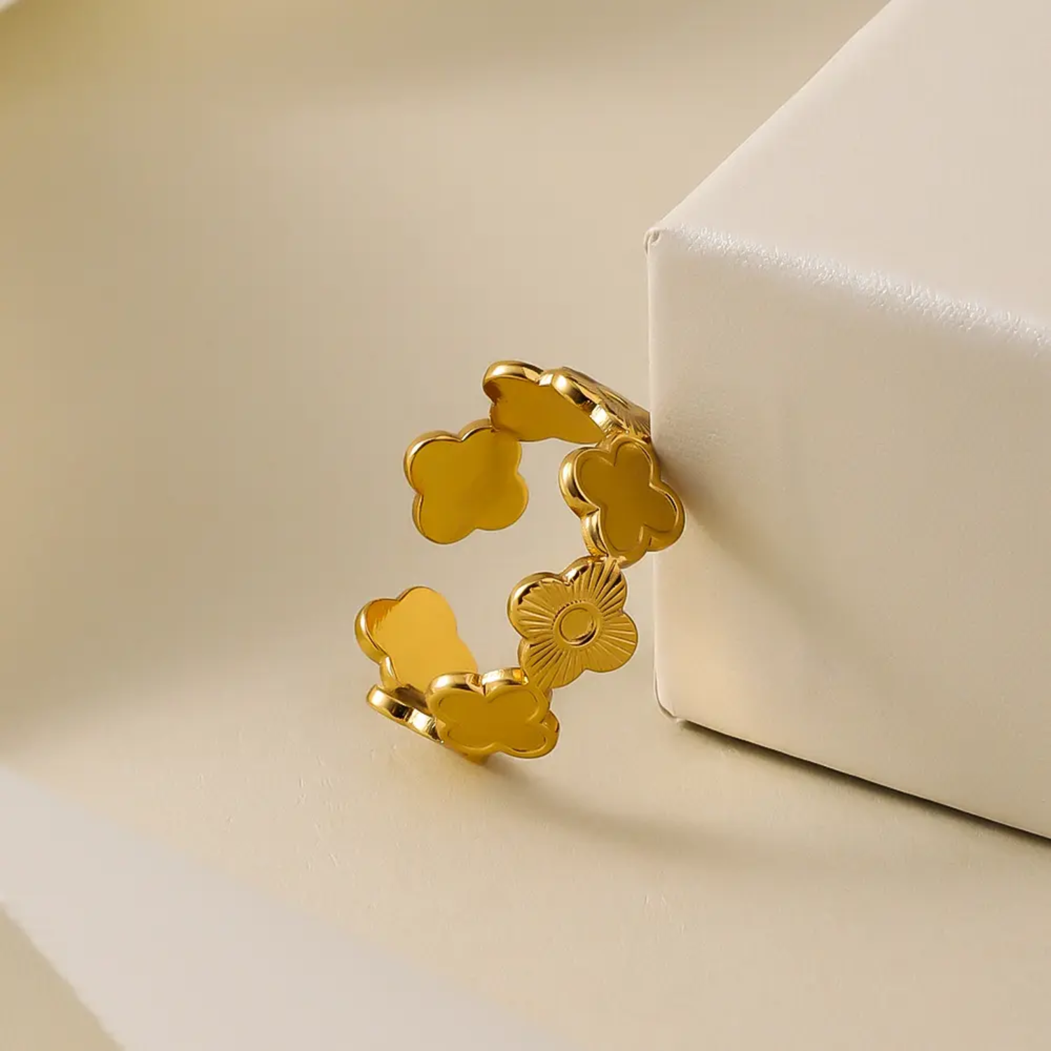 Clover Metal Ring