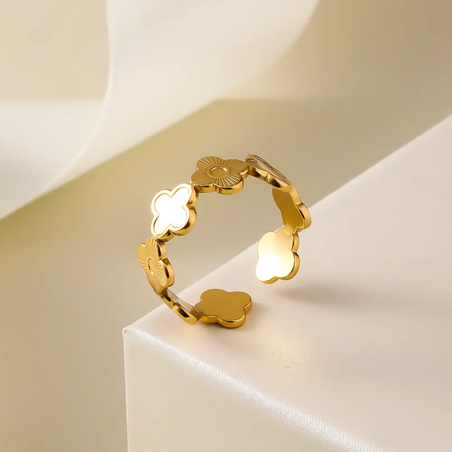 Clover Metal Ring